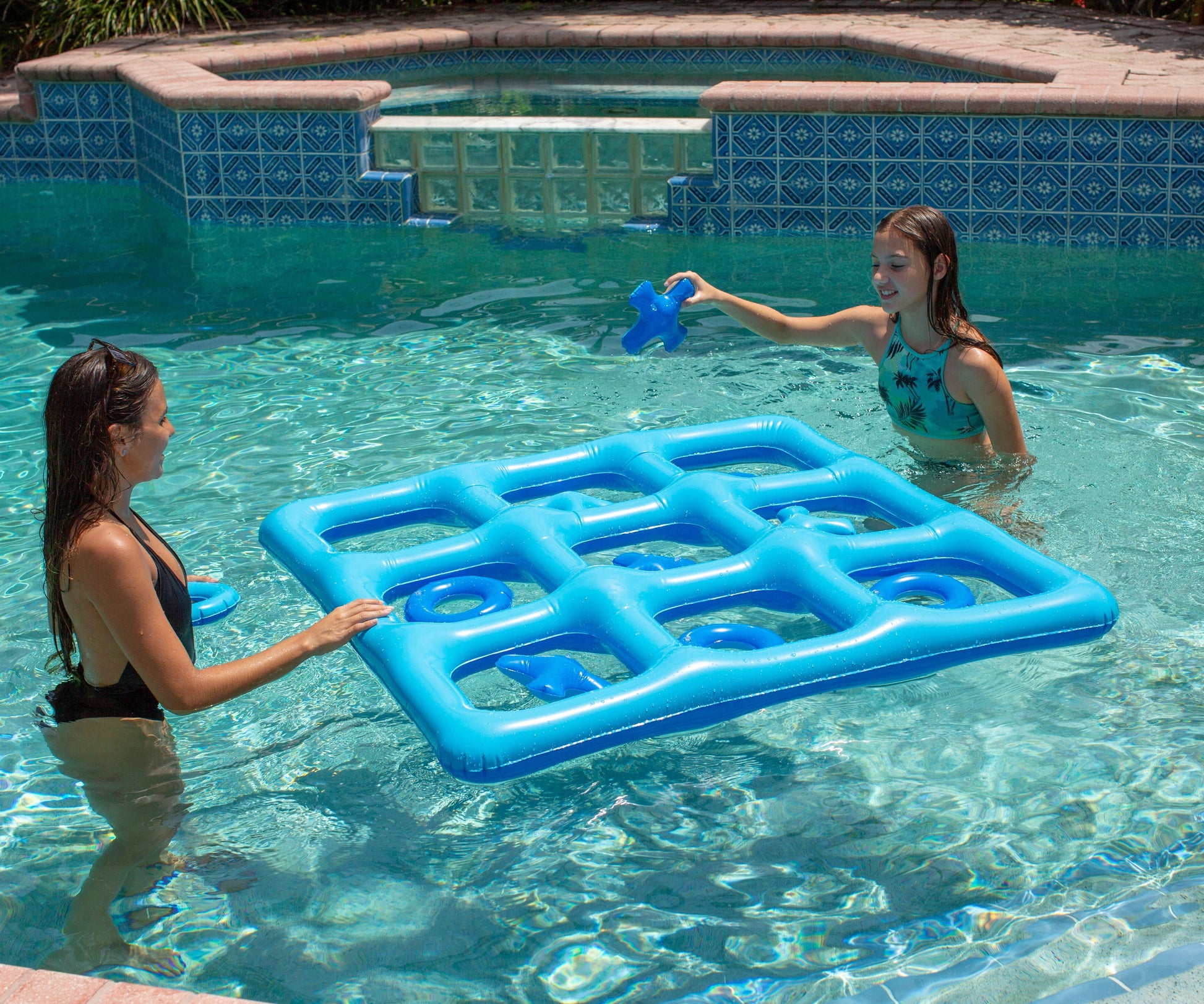 KOVOT Inflatable Tic Tac Toe Floating Game – Pool Fun Indoor and Outdoor  Game Set for The Entire Family - Backyard, Pool, Picnic, Playroom, Beach